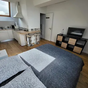https://chateaubourg-studio-avec-cuisine-et-salle-deau.inbrittany.com
